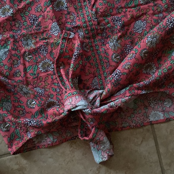 Gently Used Beautiful Max Studio Crop Top with Tie - Picture 4 of 6